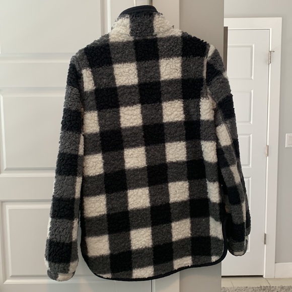 Abercrombie & Fitch Sherpa Pullover - Picture 8 of 8